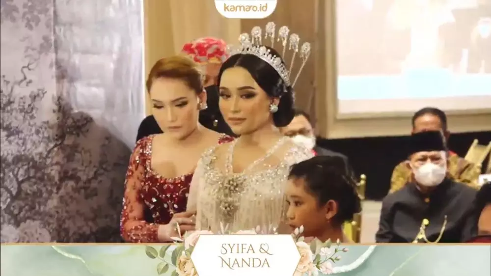 momen akad nikah adik Ayu Ting Ting © YouTube/Assyifa Nuraini