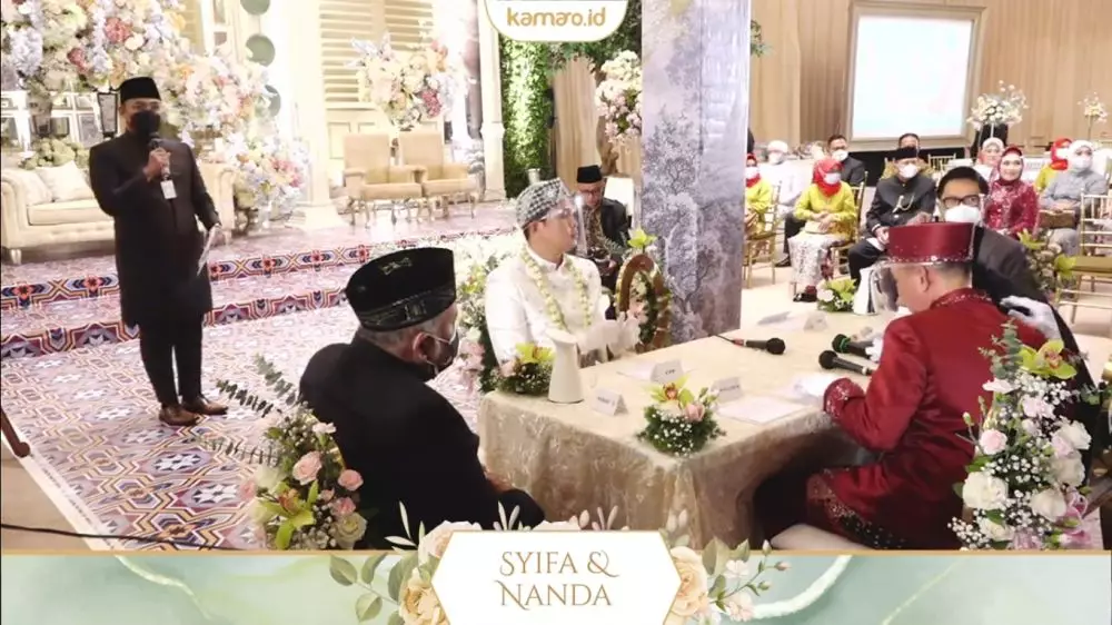 momen akad nikah adik Ayu Ting Ting © YouTube/Assyifa Nuraini