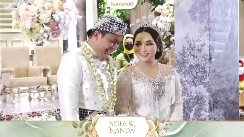 momen akad nikah adik Ayu Ting Ting © YouTube/Assyifa Nuraini