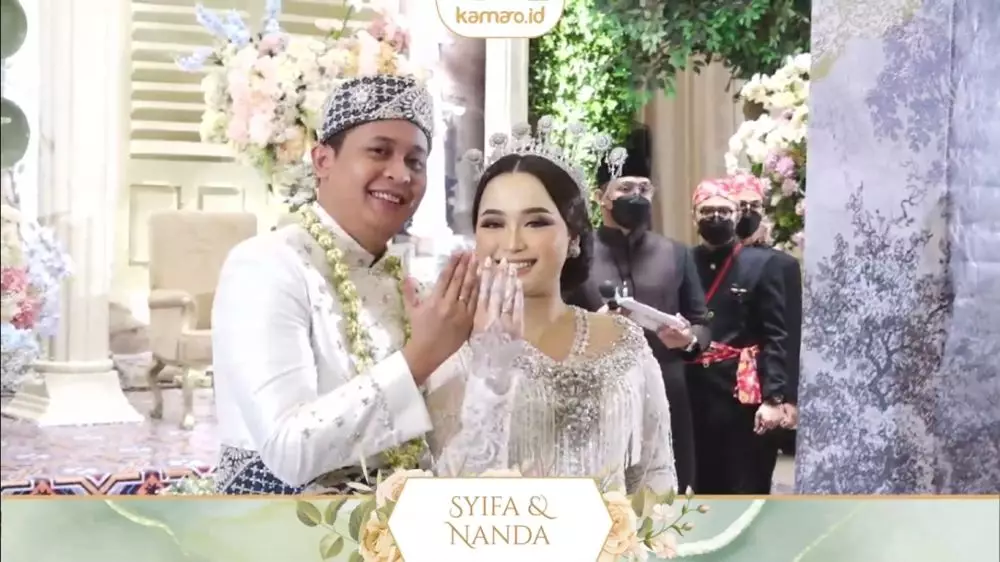 momen akad nikah adik Ayu Ting Ting © YouTube/Assyifa Nuraini