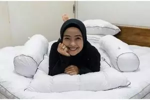 7 Langkah Tantri Kotak bikin donat krispi, cuma pakai roti tawar