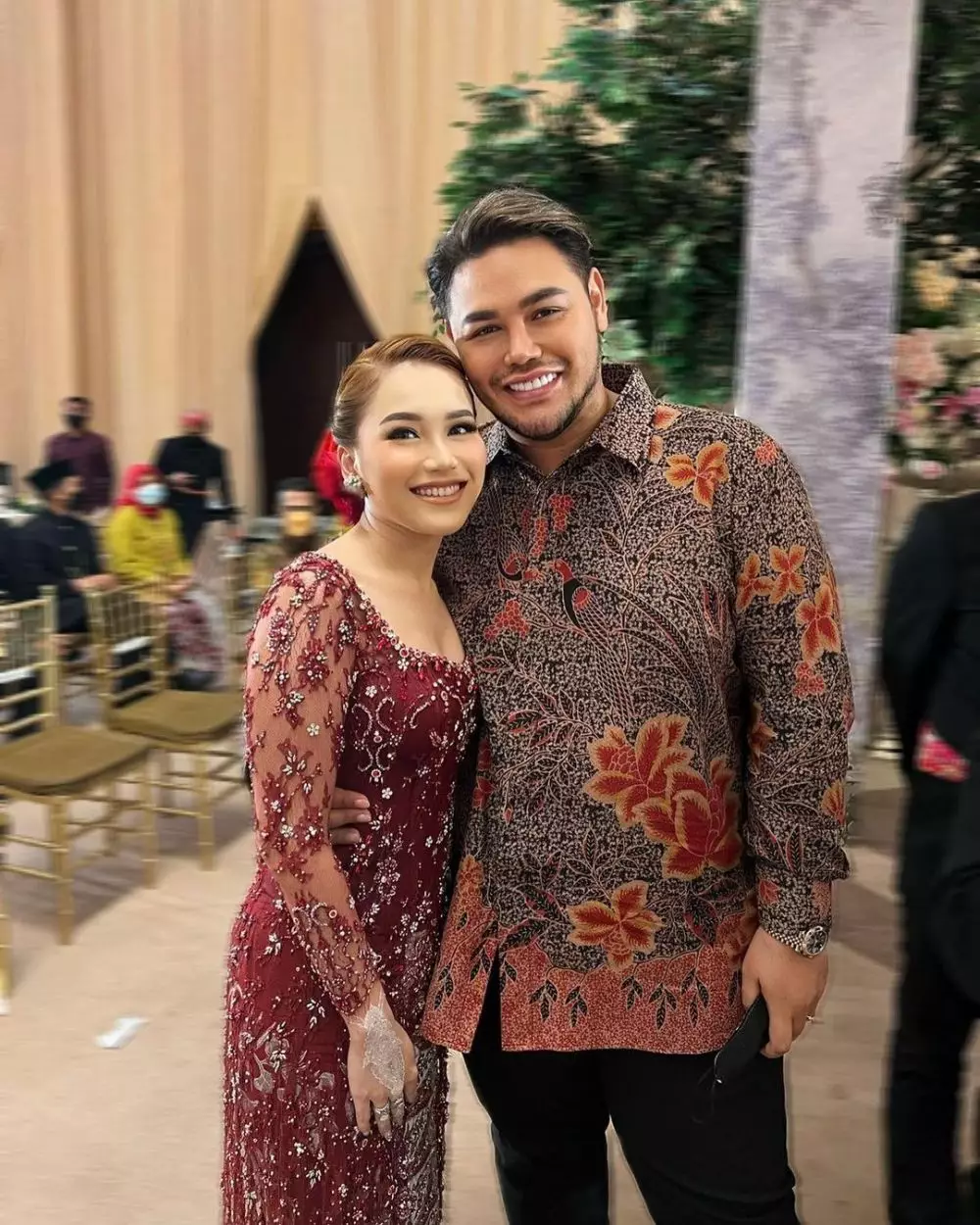Ayu Ting Ting kompak di nikahan sang adik bareng Ivan Gunawan Instagram Ayu Ting Ting kompak di nikahan sang adik bareng Ivan Gunawan Instagram
