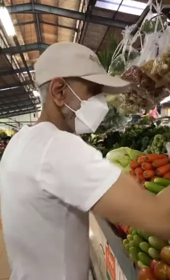 Momen Bunga Zainal belanda ke pasar bareng suami Instagram Momen Bunga Zainal belanda ke pasar bareng suami Instagram