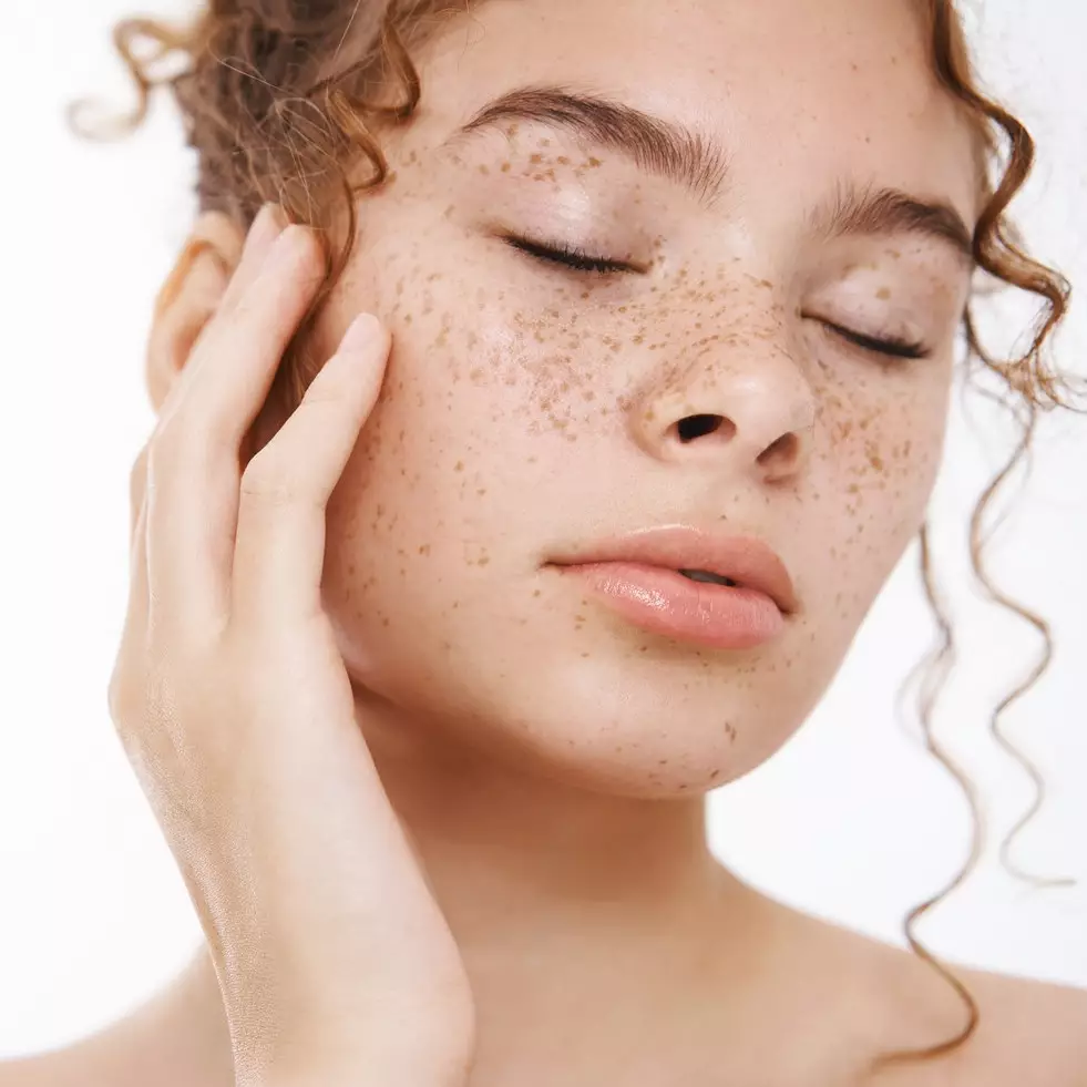 7 Kandungan dan manfaat Lacoco Dark Spot Serum, samarkan noda hitam