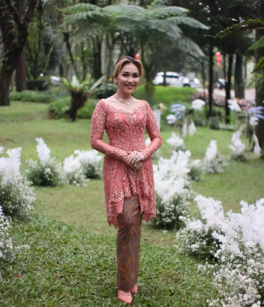 ayu ting ting di acara lamaran hingga resepsi adik © instagram