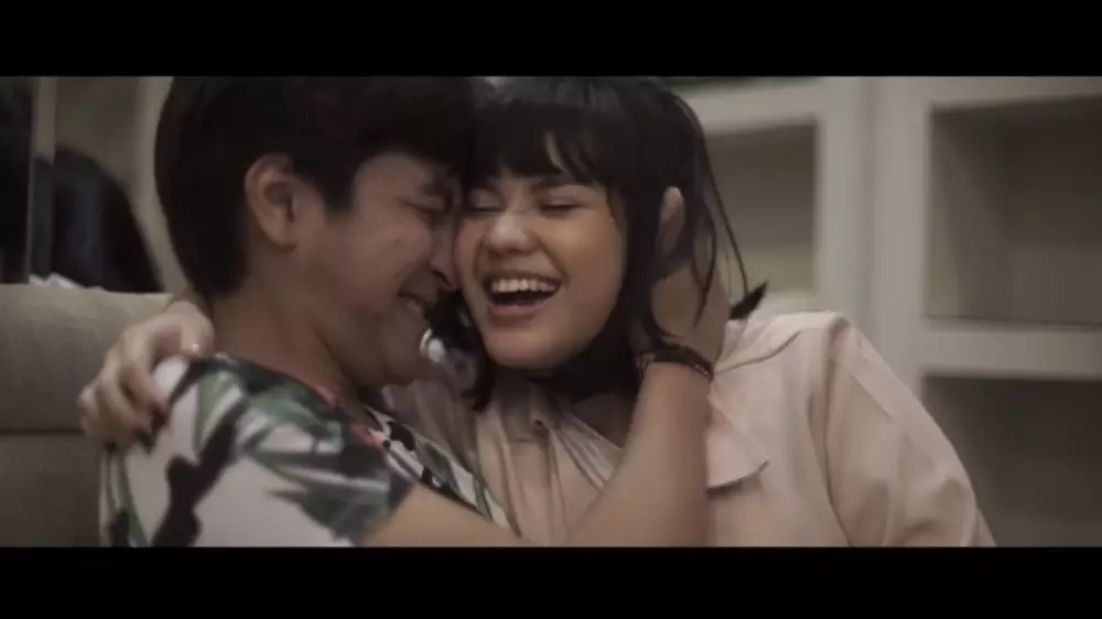 seleb umumkan kehamilan pakai cara unik © berbagai sumber