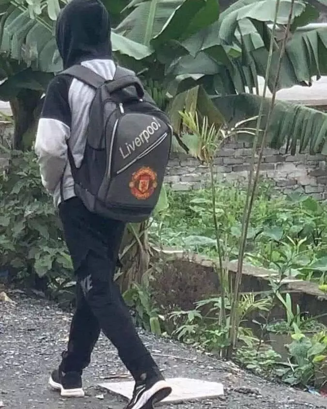 orang bawa tas tapi nyeleneh pol © berbagai sumber orang bawa tas tapi nyeleneh pol © berbagai sumber