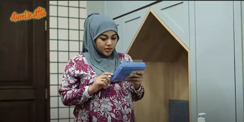 perlengkapan bayi Aurel di RS © YouTube