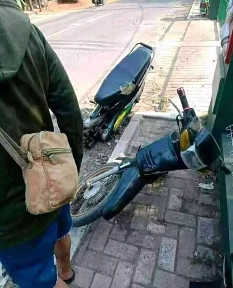 momen orang ngerusakin barang nyeleneh © Instagram momen orang ngerusakin barang nyeleneh © Instagram