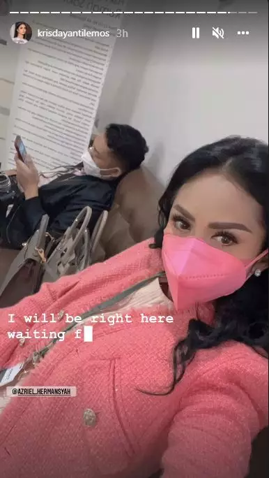 Krisdayanti dampingi Aurel melahirkan © Instagram