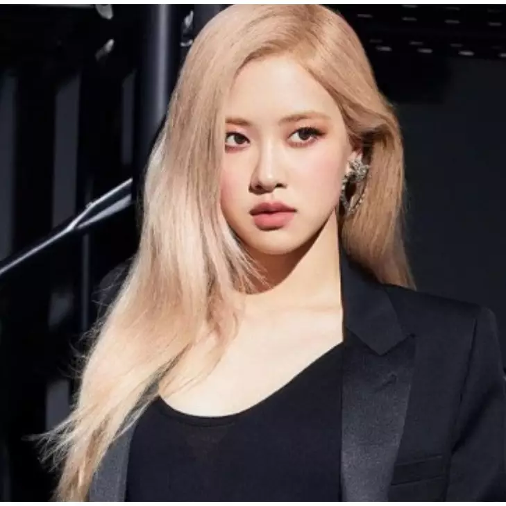 9 Potret Rose Blackpink jadi model iklan ritel, mewah dan elegan