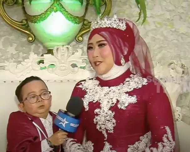 Momen pernikahan seleb pakai adat Betawi © berbagai sumber Momen pernikahan seleb pakai adat Betawi © berbagai sumber