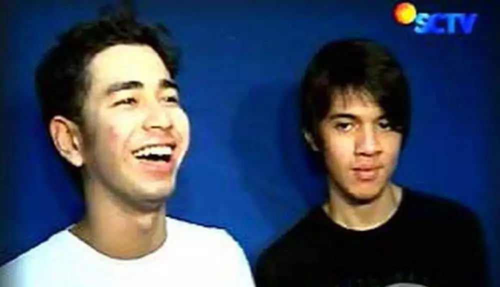 Raffi Ahmad RADIO band Berbagai sumber Raffi Ahmad RADIO band Berbagai sumber