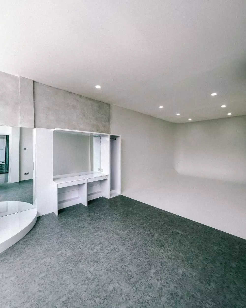 potret kantor baru awkarin © instagram