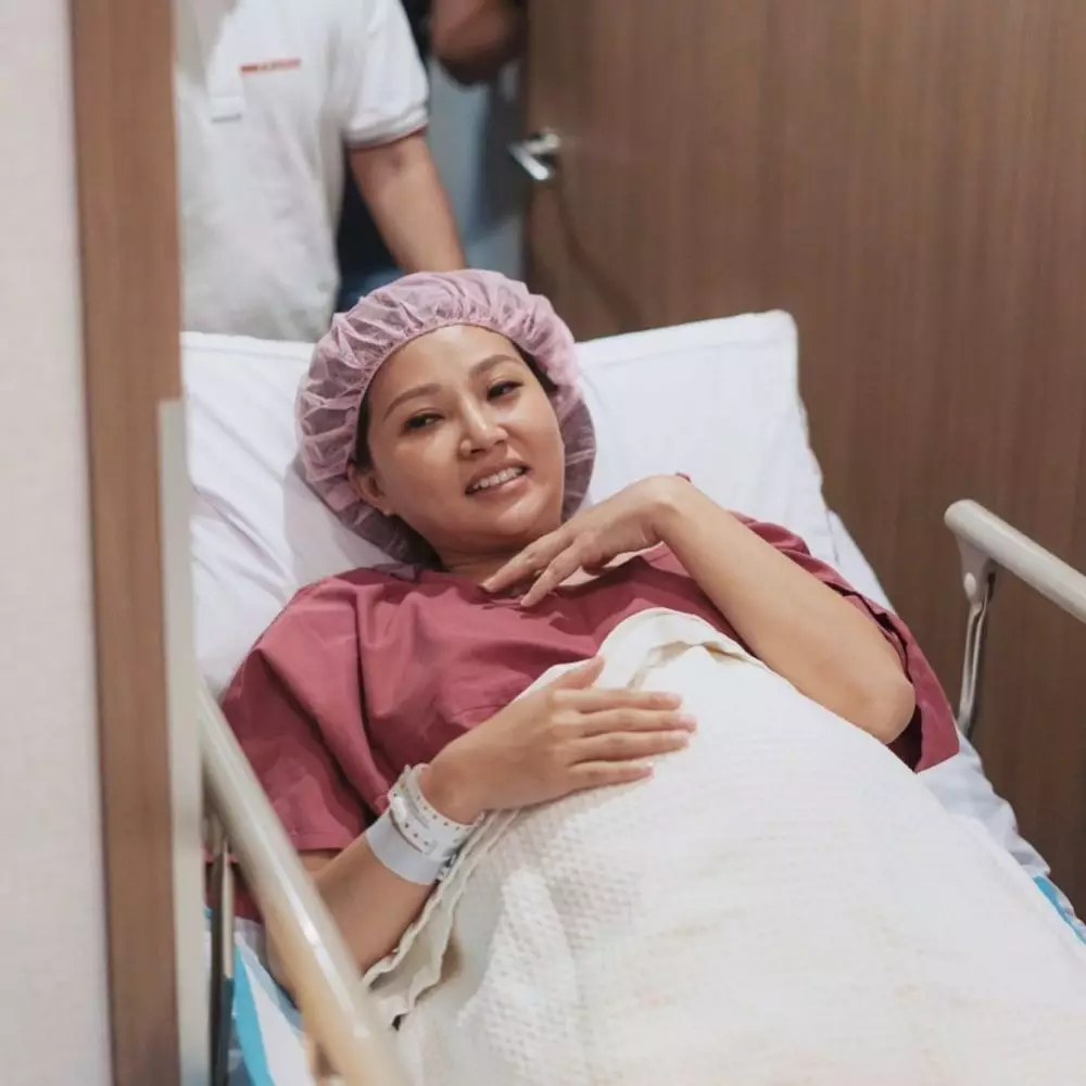 potret natural penyanyi usai lahiran © instagram