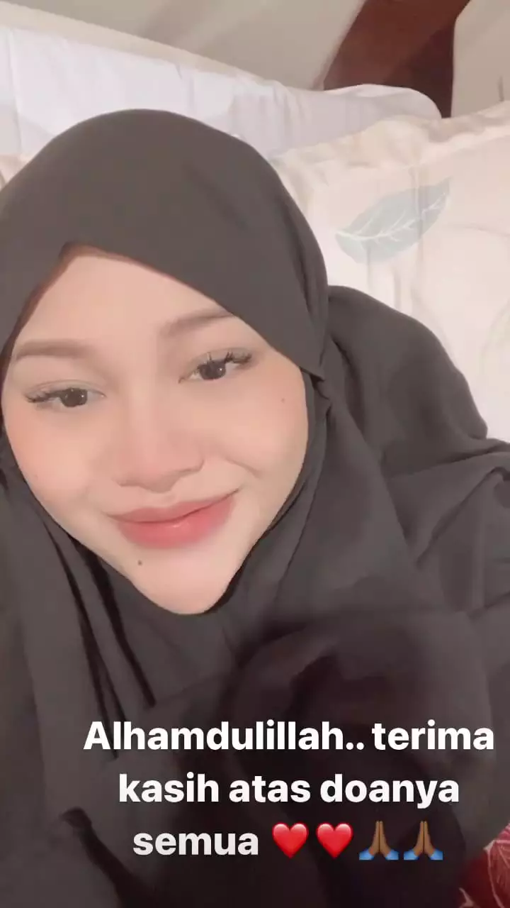 potret natural penyanyi usai lahiran © instagram