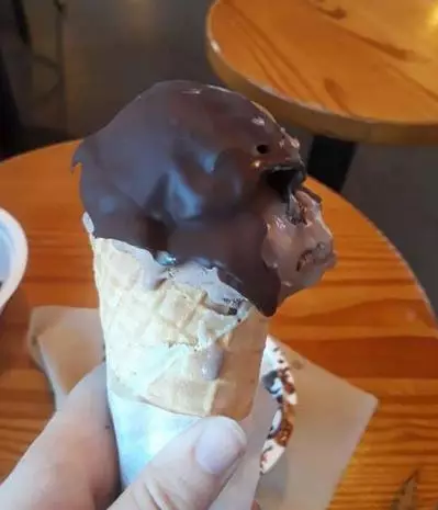 momen beli es krim malah apes © 1cak.com