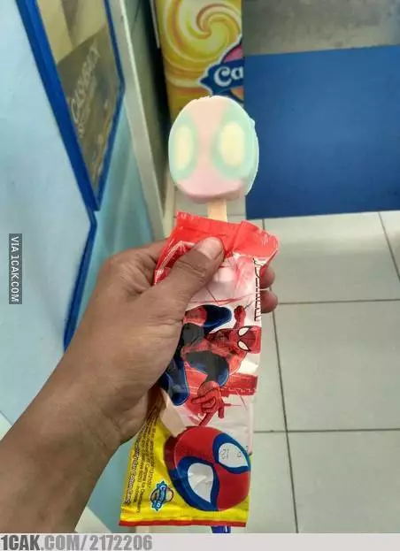 momen beli es krim malah apes © 1cak.com