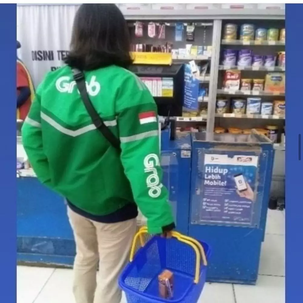 orang di minimarket tingkahnya kocak © 1cak.com