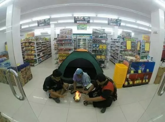 orang di minimarket tingkahnya kocak © 1cak.com