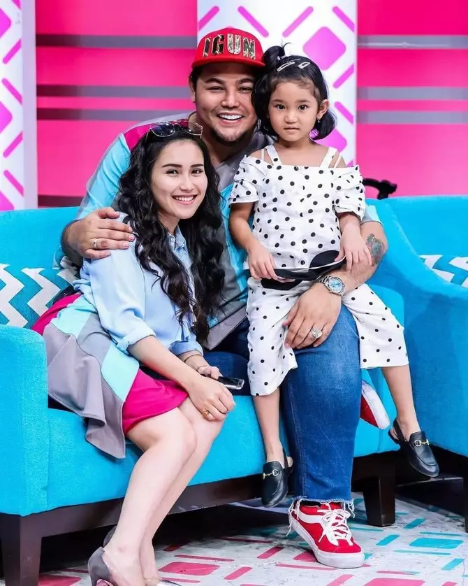 Potret Ivan Gunawan bareng Ayu Ting Ting dan Bilqis Instagram Potret Ivan Gunawan bareng Ayu Ting Ting dan Bilqis Instagram