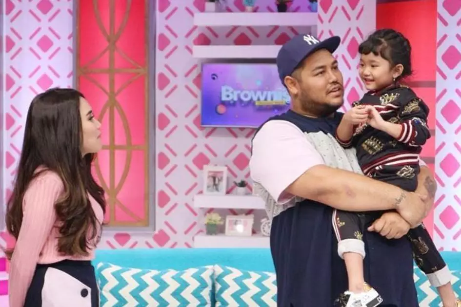 Potret Ivan Gunawan bareng Ayu Ting Ting dan Bilqis Instagram Potret Ivan Gunawan bareng Ayu Ting Ting dan Bilqis Instagram