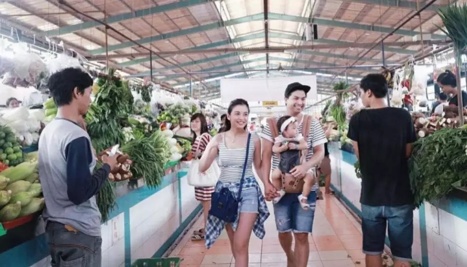 momen seleb ditemani suami belanja ke pasar © berbagai sumber momen seleb ditemani suami belanja ke pasar © berbagai sumber