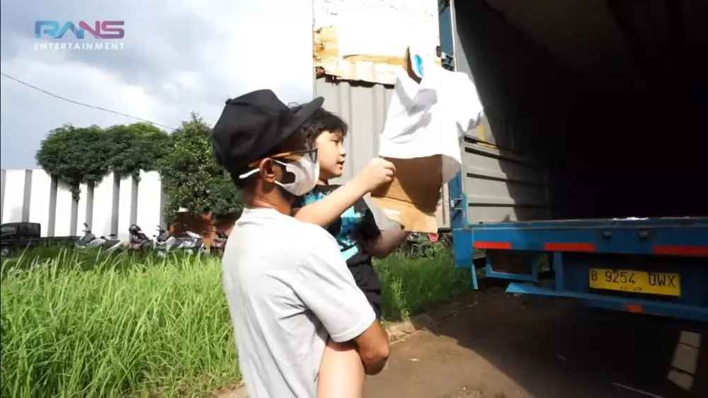 momen Rafathar beri kado Raffi Ahmad © berbagai sumber