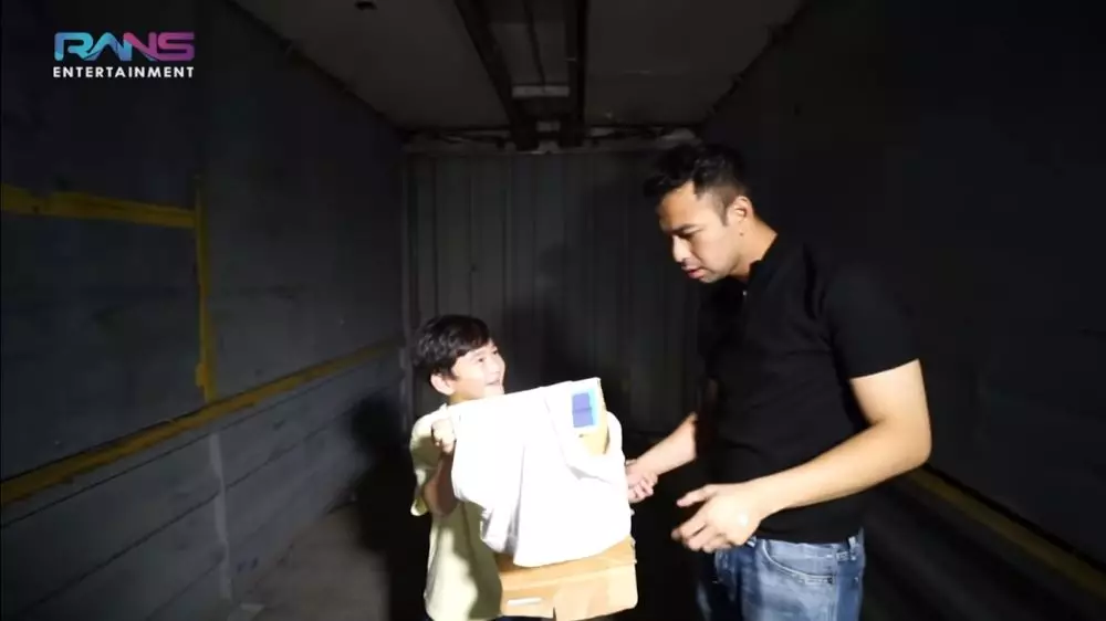 momen Rafathar beri kado Raffi Ahmad © berbagai sumber