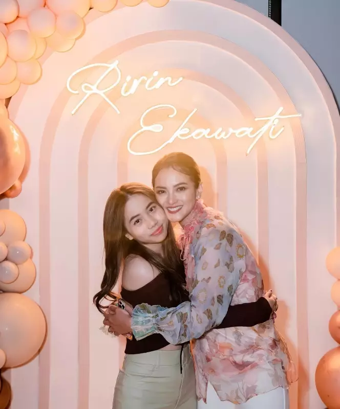 potret terbaaru Jasmine Abeng anak Ririn Ekawati © berbagai sumber potret terbaaru Jasmine Abeng anak Ririn Ekawati © berbagai sumber