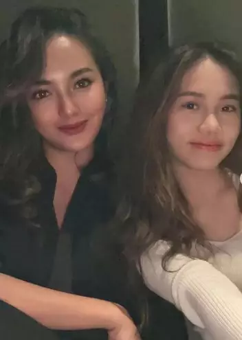 potret terbaaru Jasmine Abeng anak Ririn Ekawati © berbagai sumber potret terbaaru Jasmine Abeng anak Ririn Ekawati © berbagai sumber