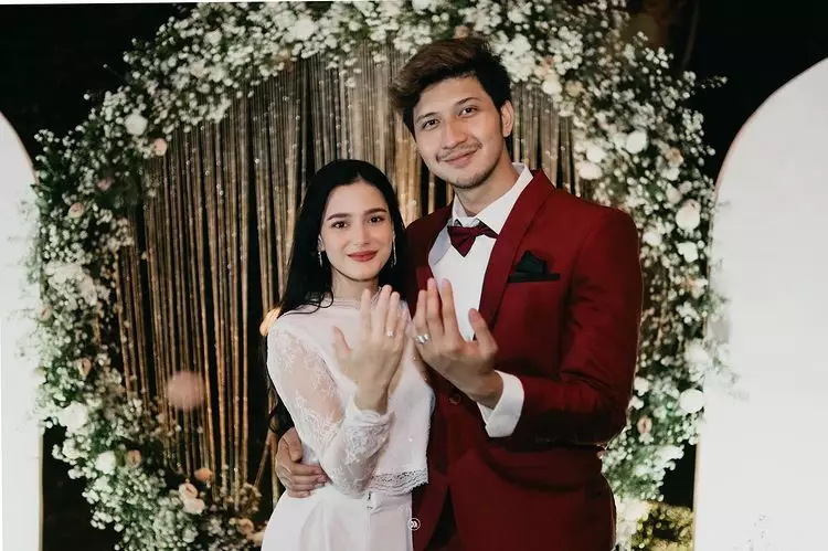 potret mesra Aditya Zoni dan Yasmine Ow © berbagai sumber