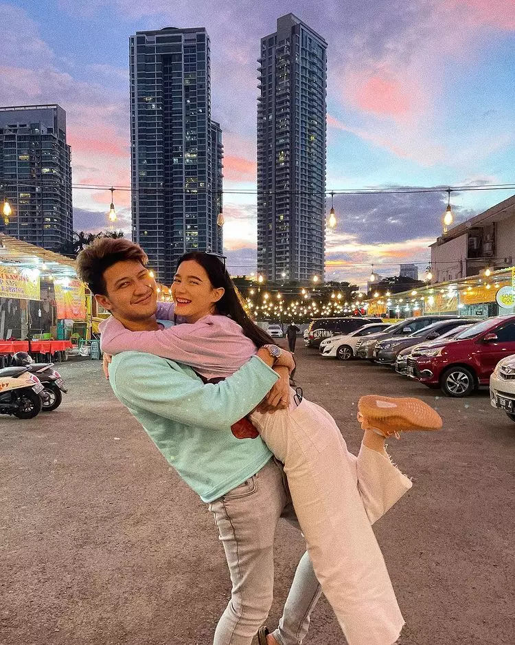 potret mesra Aditya Zoni dan Yasmine Ow © berbagai sumber