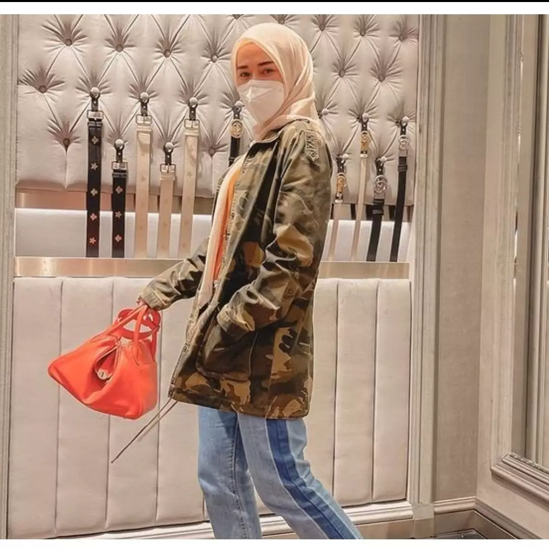 Dekat dengan Fadly Faisal, 9 beda gaya Marissya Icha &amp; Rebecca Klopper