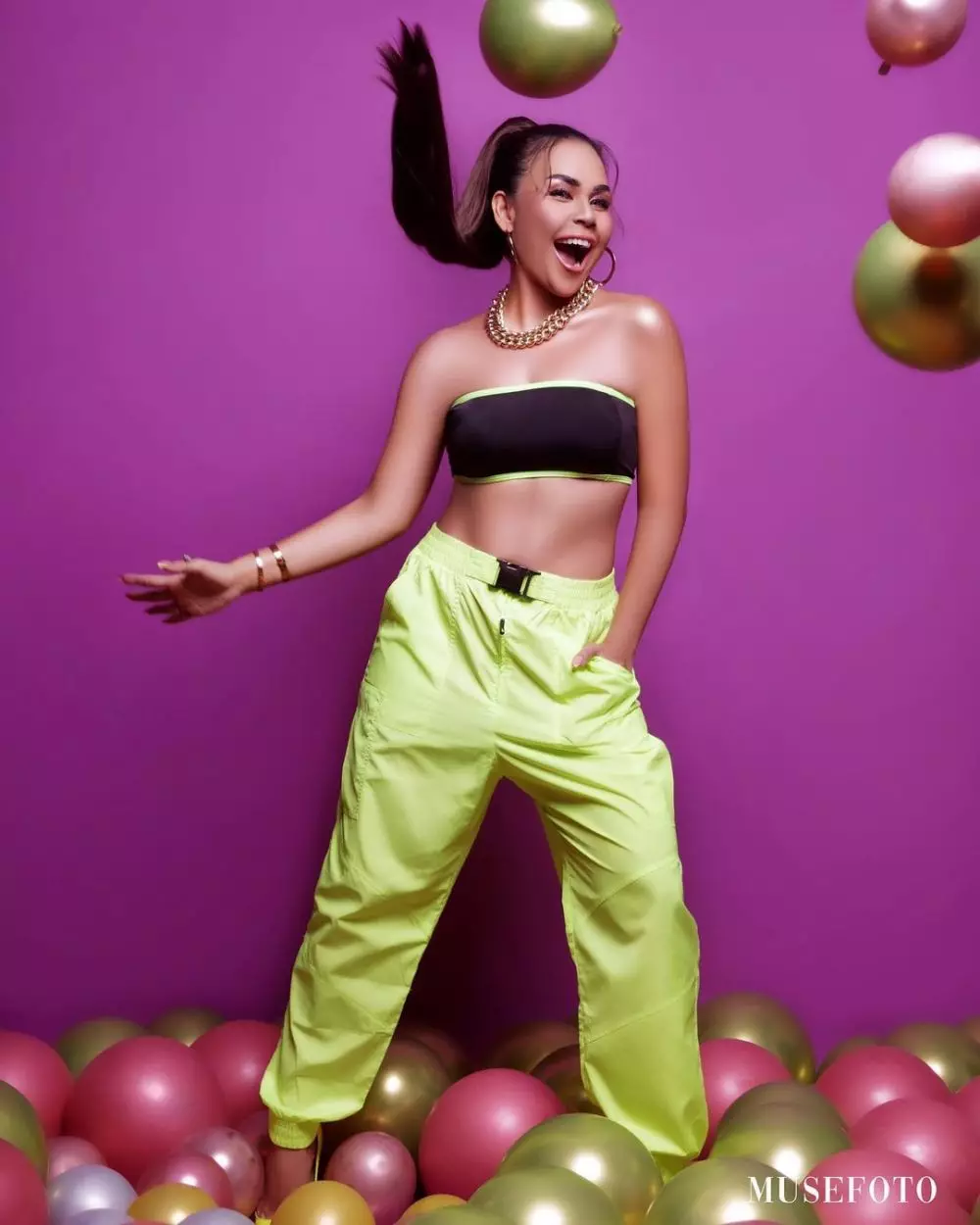 gaya pemotretan Melaney Ricardo rayakan ultah © Instagram