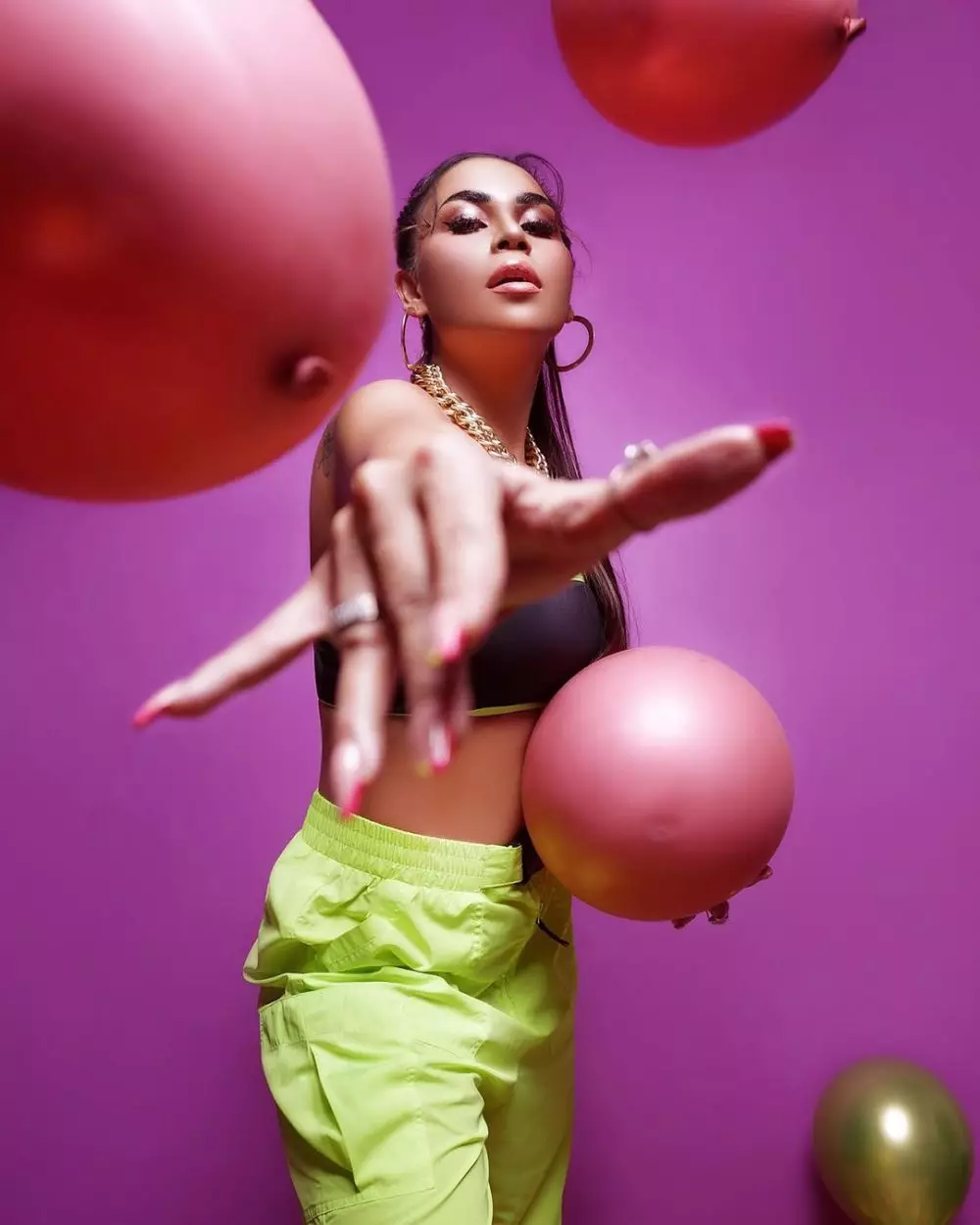 gaya pemotretan Melaney Ricardo rayakan ultah © Instagram