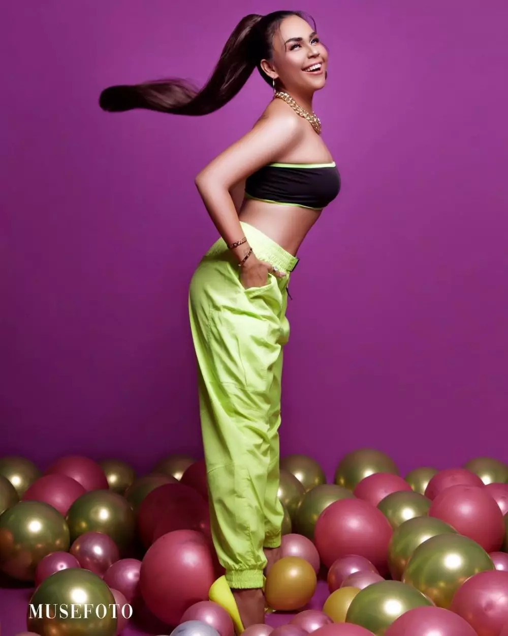 gaya pemotretan Melaney Ricardo rayakan ultah © Instagram