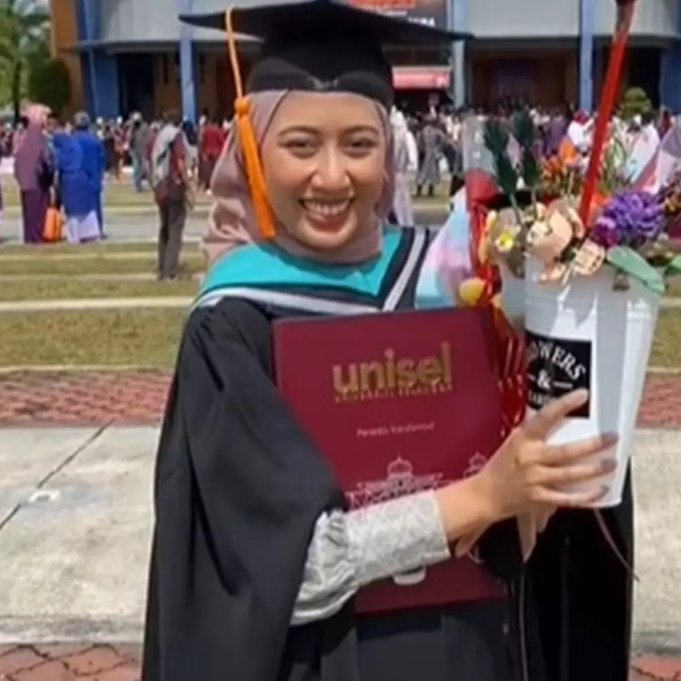 Pria rakit lego jadi bunga buat kado pacar, 9 potretnya bikin takjub