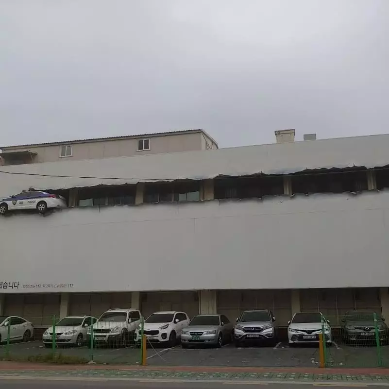 parkir kendaraan nyeleneh © berbagai sumber