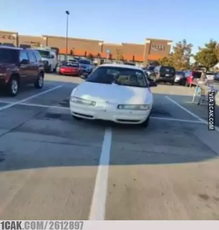 parkir kendaraan nyeleneh © berbagai sumber