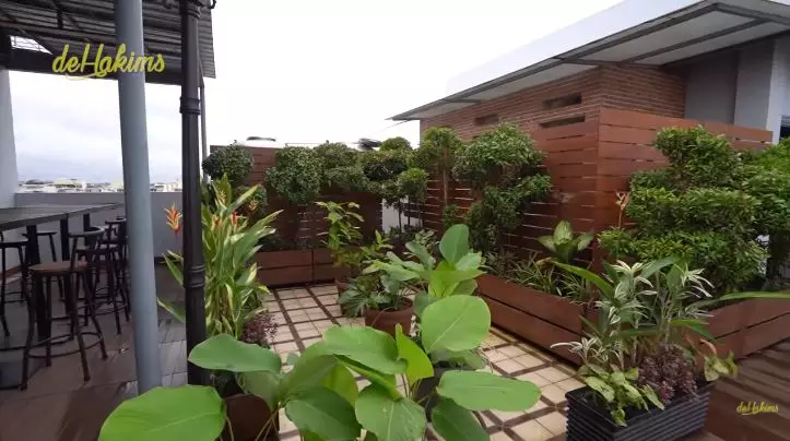 potret kantor indra kenz © YouTube