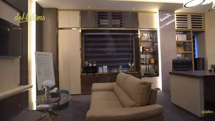 potret kantor indra kenz © YouTube