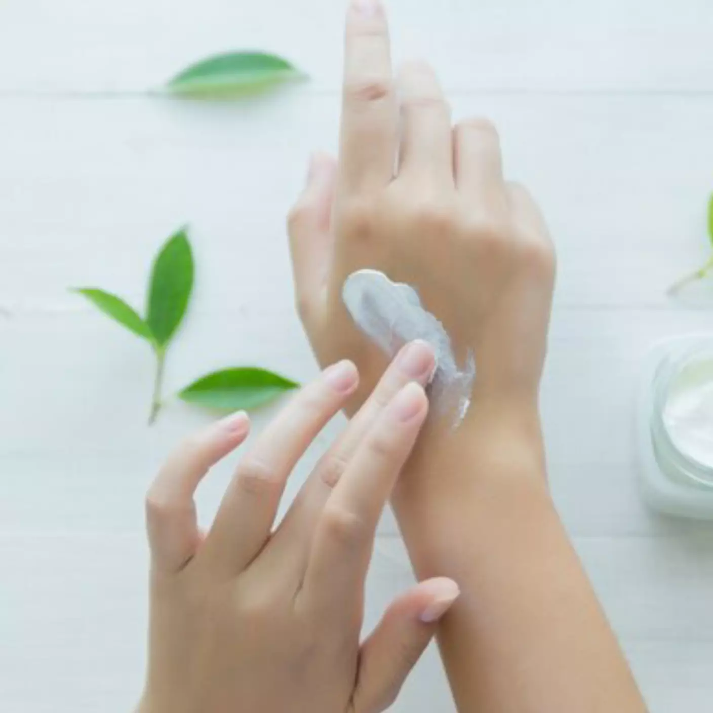 9 Skincare untuk memutihkan kulit badan, harga mulai Rp 20 ribuan