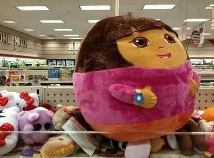 bentuk boneka jualan absurd © berbagai sumber