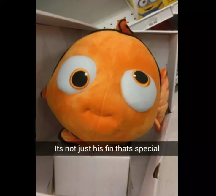 bentuk boneka jualan absurd © berbagai sumber