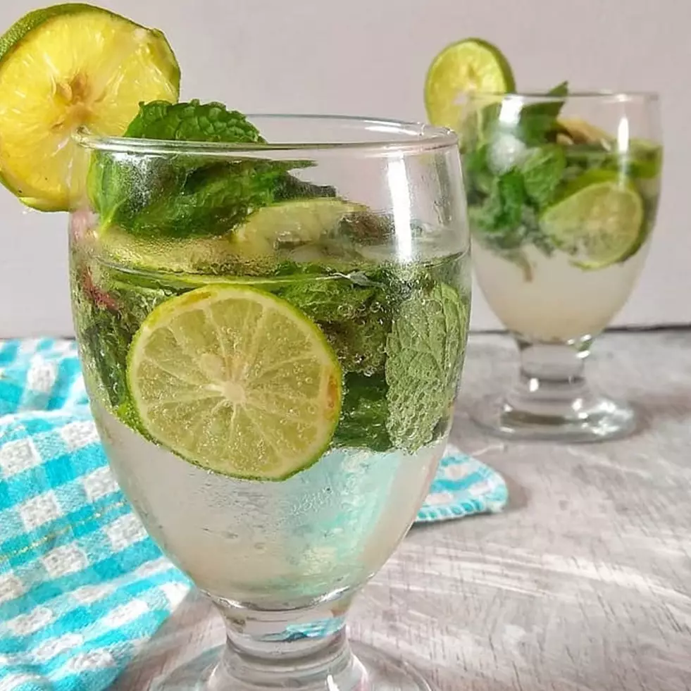 Cara membuat es virgin mojito ala kafe, mewah dan menyegarkan