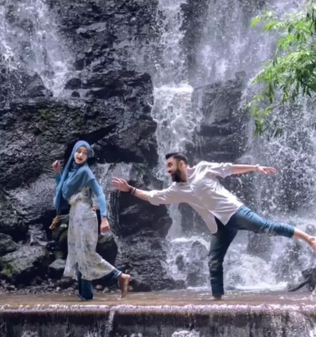 potret prewedding Rizal Djibran dan Sarah © Instagram