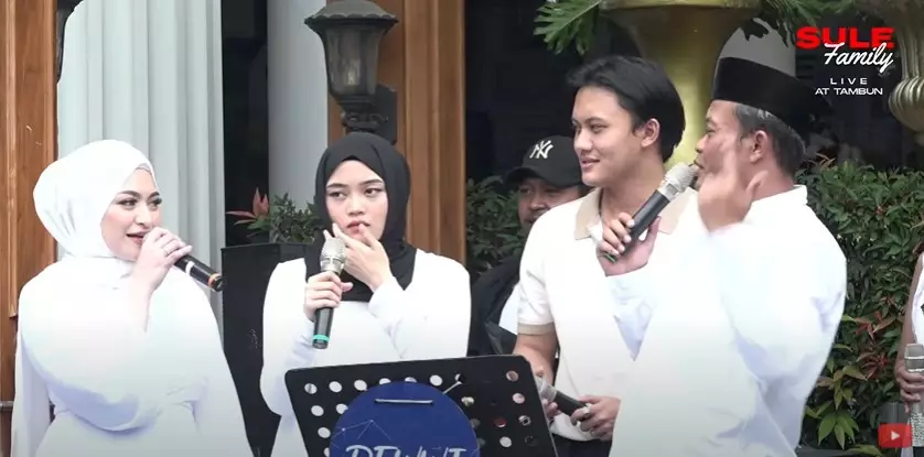 Momen ulang tahun Rizky Febian © YouTube