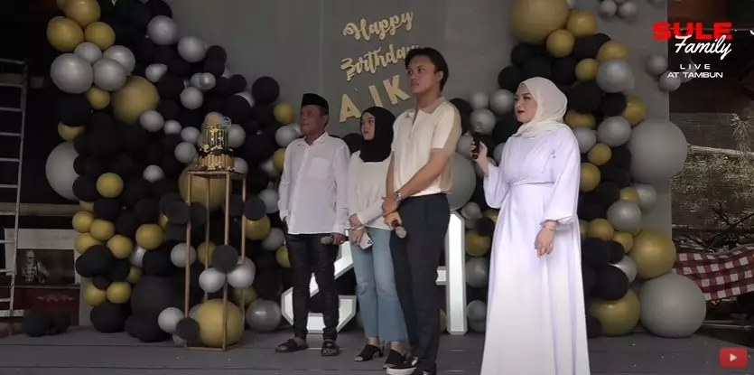 Momen ulang tahun Rizky Febian © YouTube