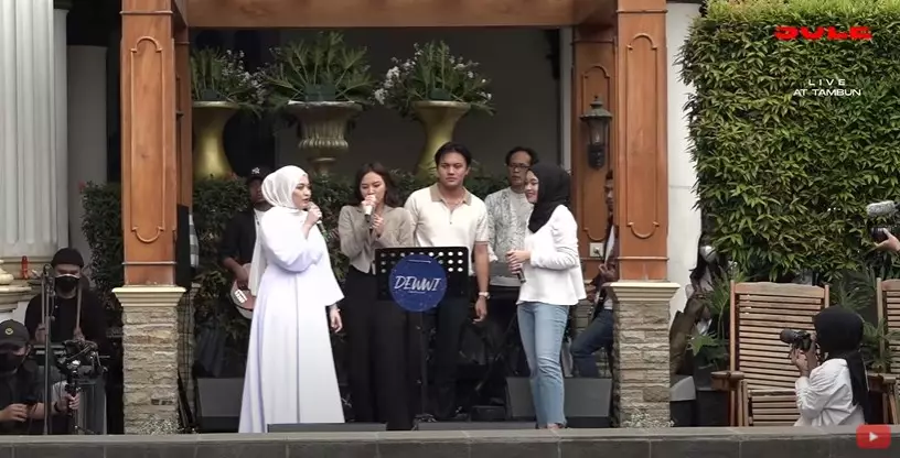 Momen ulang tahun Rizky Febian © YouTube